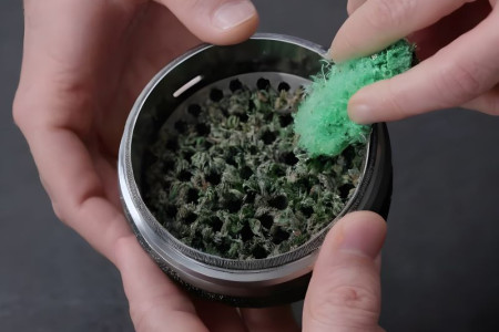 How to Clean a Weed Grinder with Easy Steps