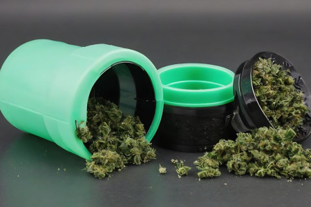The Complete Handbook to Picking the Perfect Plastic Weed Grinder