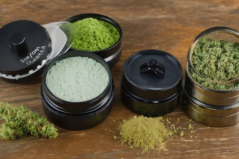 Maximize Your Grind: The Ultimate Guide to Large Weed Grinders with Kief Catchers